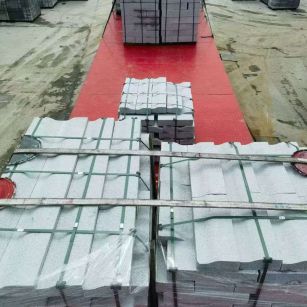 渭南 芝麻白仿形加直形路沿石出货日常