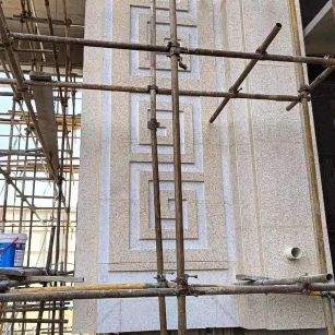 渭南 黄金麻花岗岩别墅外墙干挂回纹造型效果