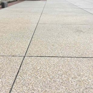 渭南 黄金麻花岗岩石板材荔枝面地面铺装效果