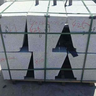 渭南 芝麻白异形坐凳，石凳