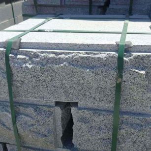 渭南 芝麻白花岗岩自然面成品