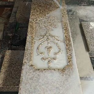 渭南 黄金麻花岗岩异形加工雕刻栏杆大柱