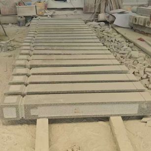 渭南 芝麻白异形加工雕刻-栏杆大柱，方柱