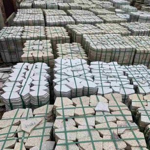 渭南 黄金麻白麻花岗岩荔枝面地铺石(冰裂纹)