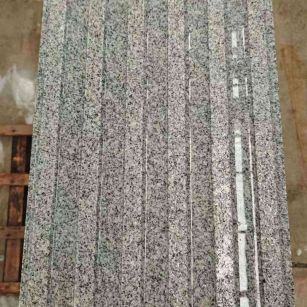 渭南 芝麻白花岗岩荔枝面雕刻盲道，盲条