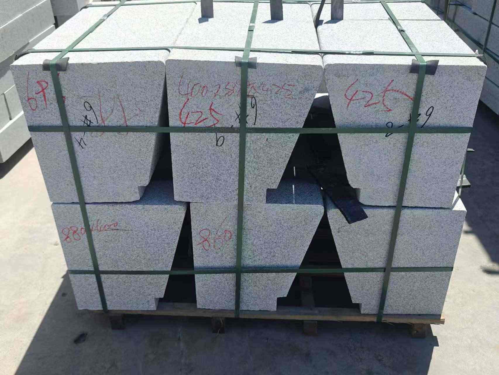 渭南 芝麻白异形坐凳，石凳