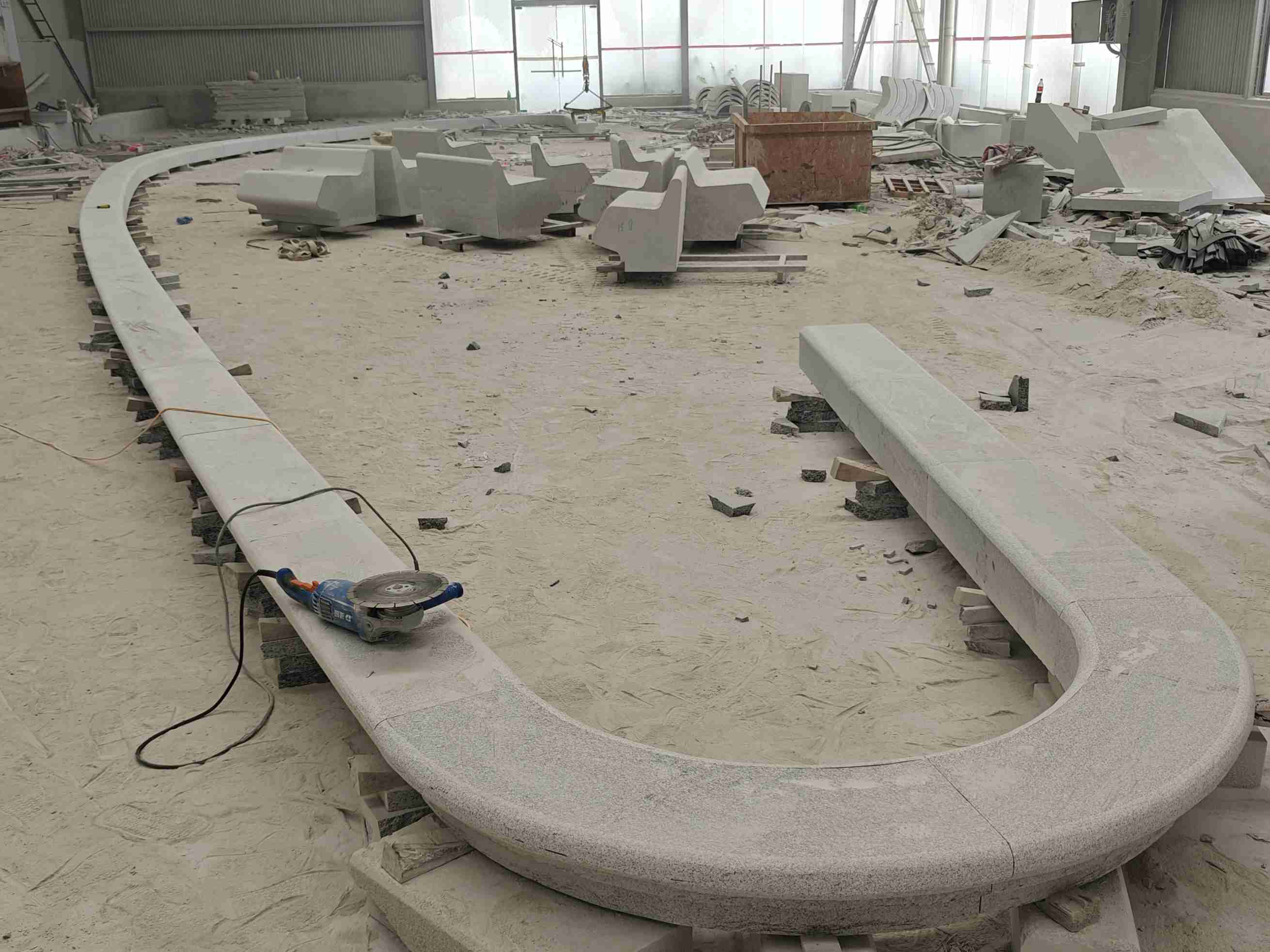 渭南 芝麻白花岗岩弧形花坛石，坐凳石