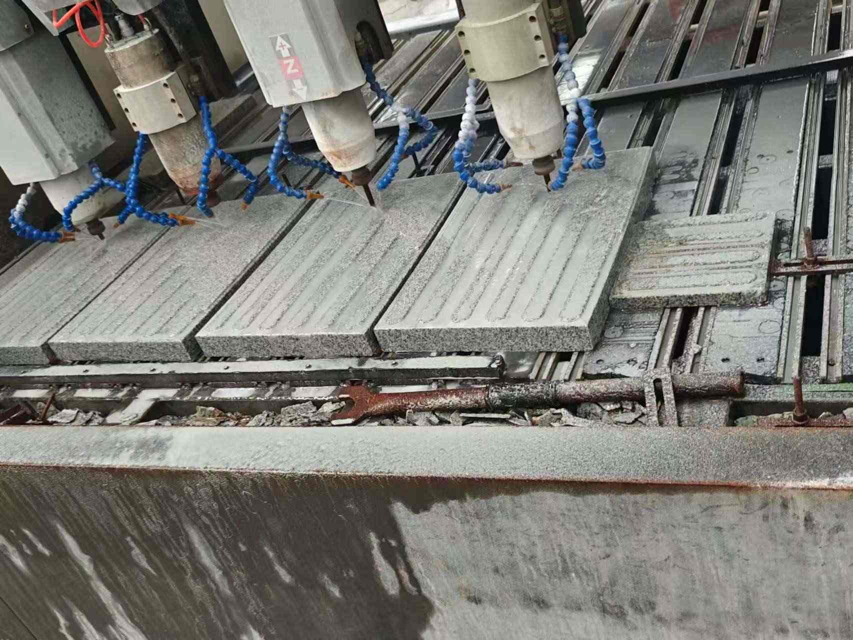 渭南 芝麻白花岗岩荔枝面盲道雕刻