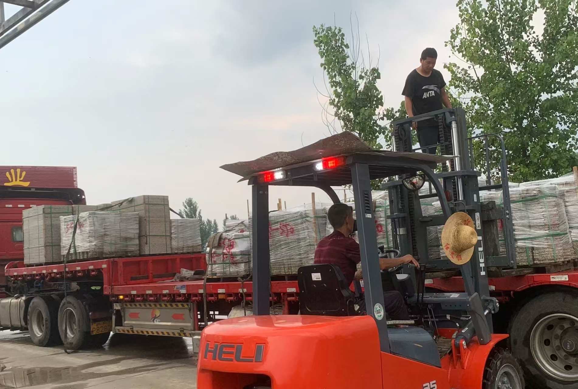 渭南 黄金麻冰裂纹，地铺石装车