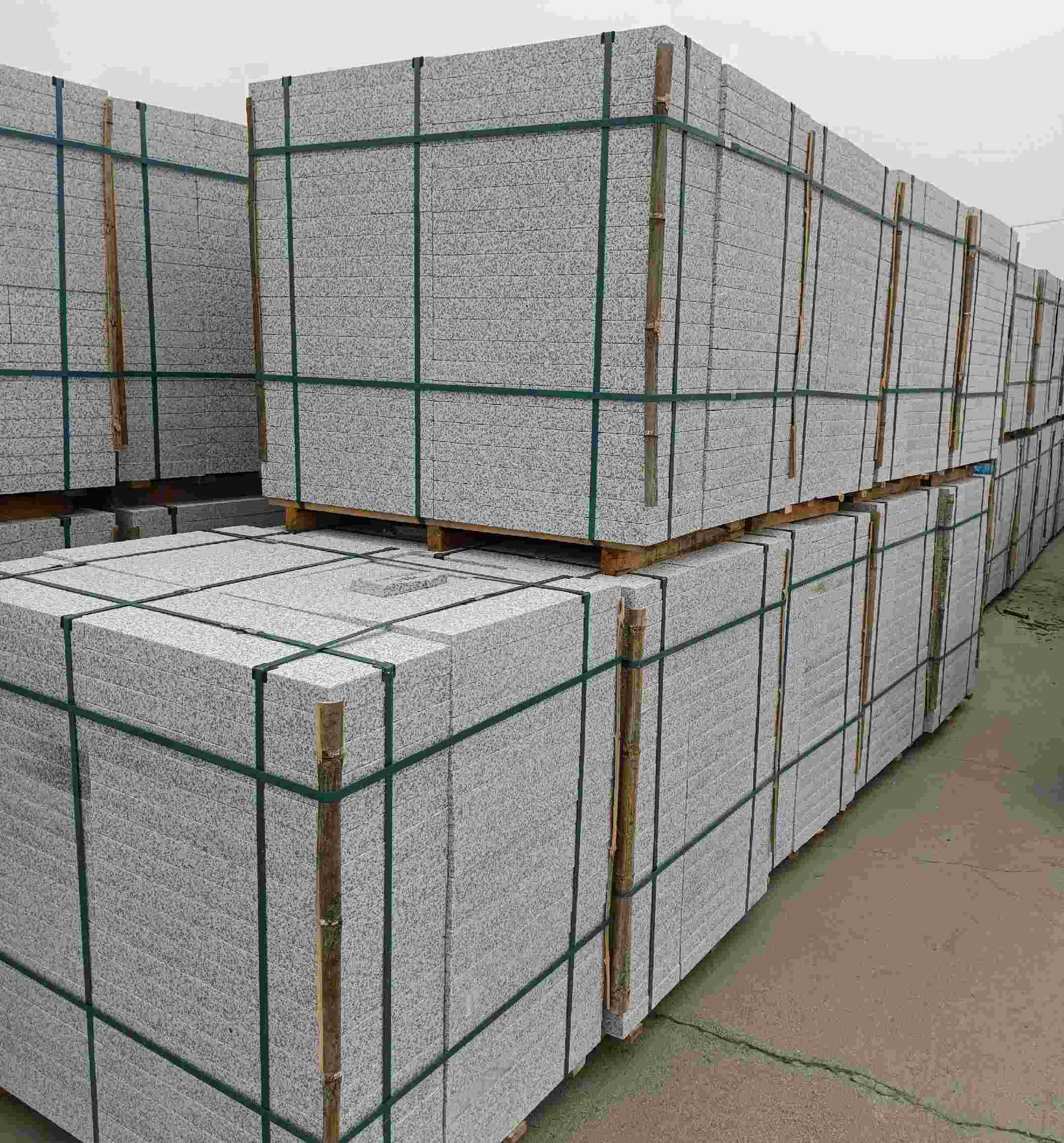 渭南 白麻花岗岩石材荔枝面地铺石（300*600*50）