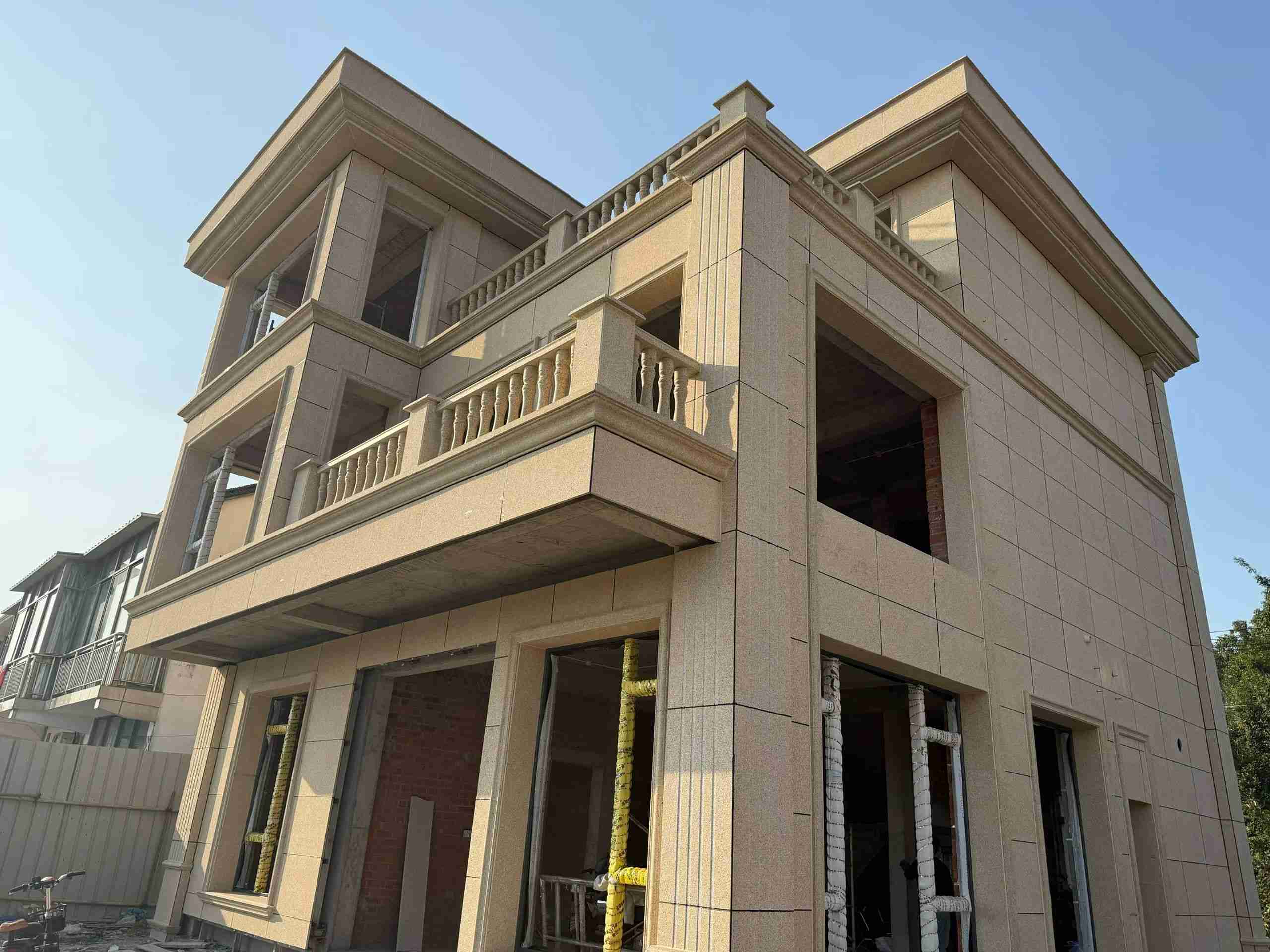 渭南 黄金麻花岗岩石材荔枝面外墙干挂效果展示