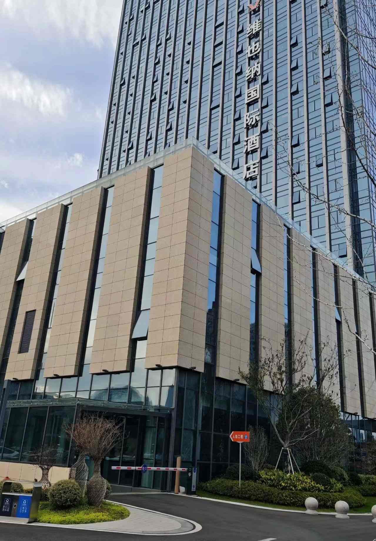 渭南 黄金麻花岗岩外墙干挂