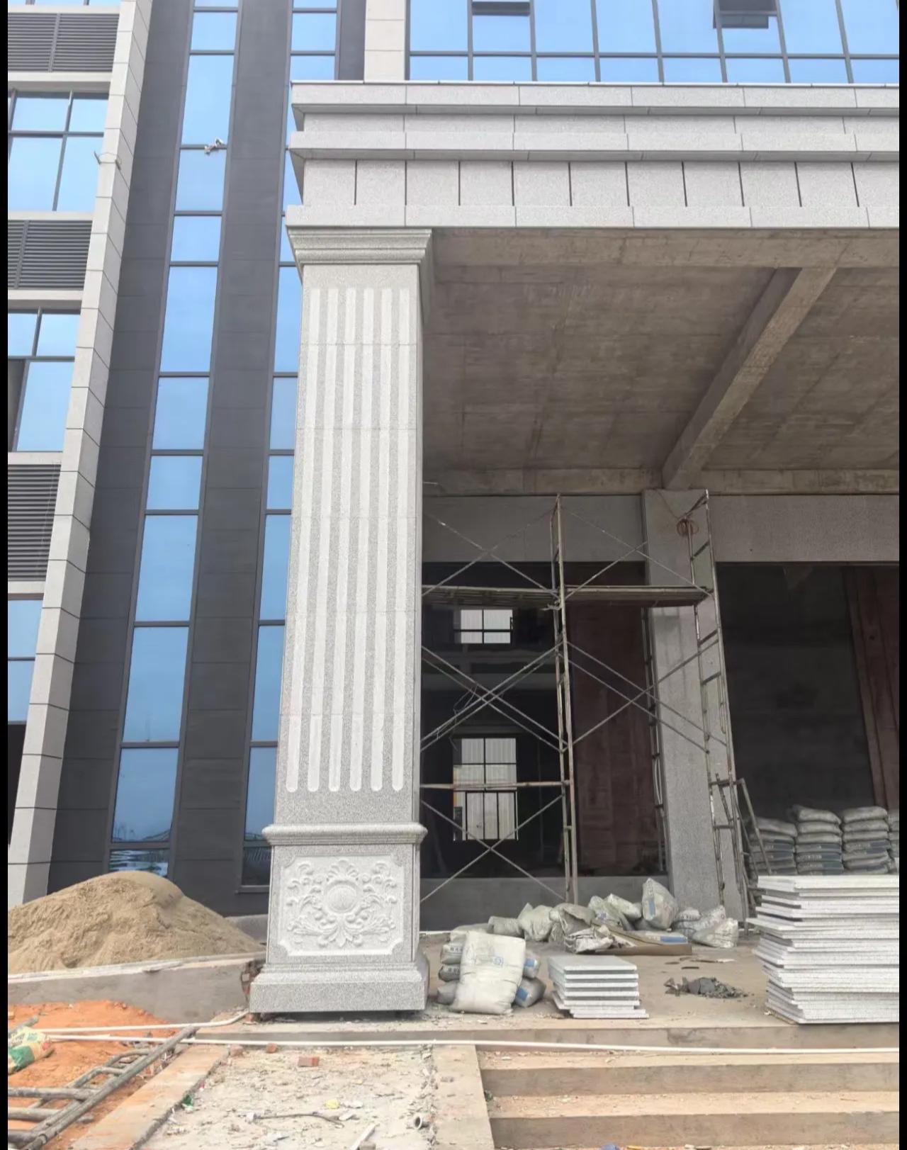 渭南 芝麻白光面花岗岩门楼大柱（罗马柱）配雕花底座