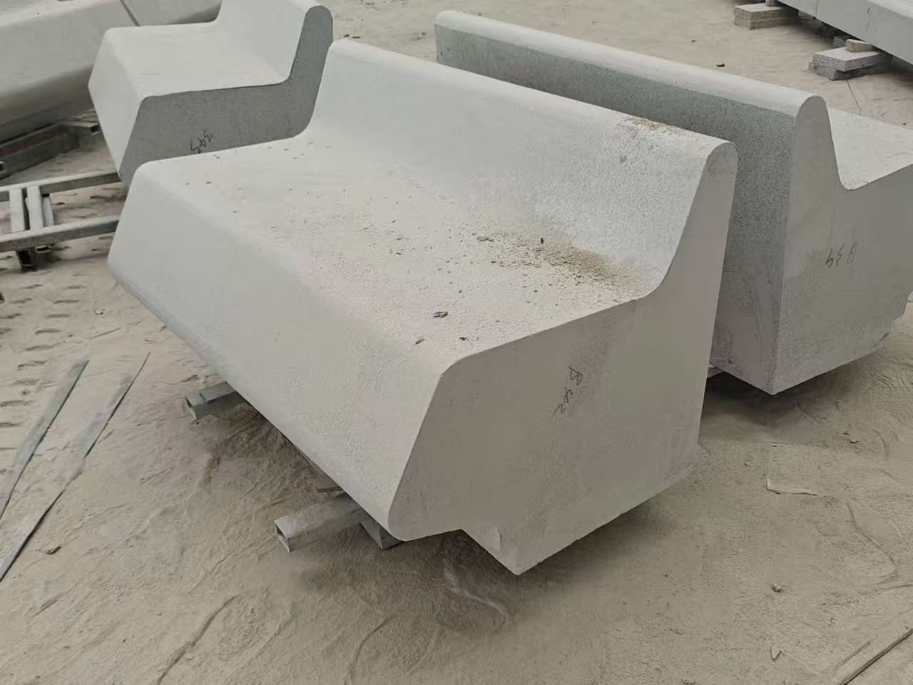 渭南 芝麻白花岗岩异形坐凳，石凳