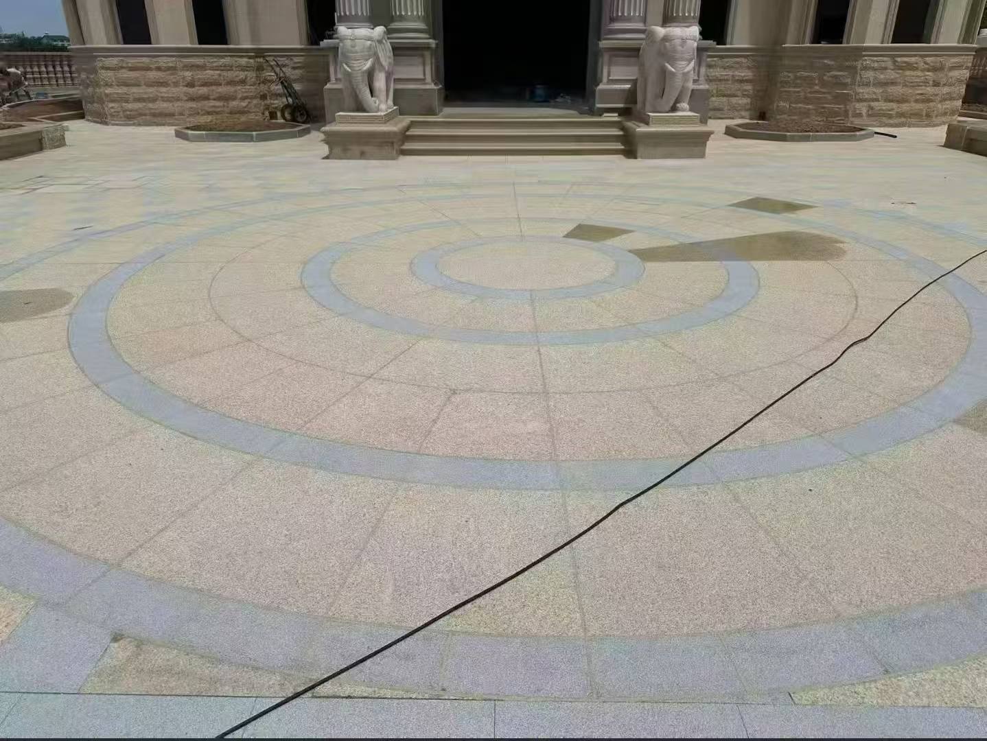 渭南 黄金麻芝麻灰花岗岩石材地铺拼接效果