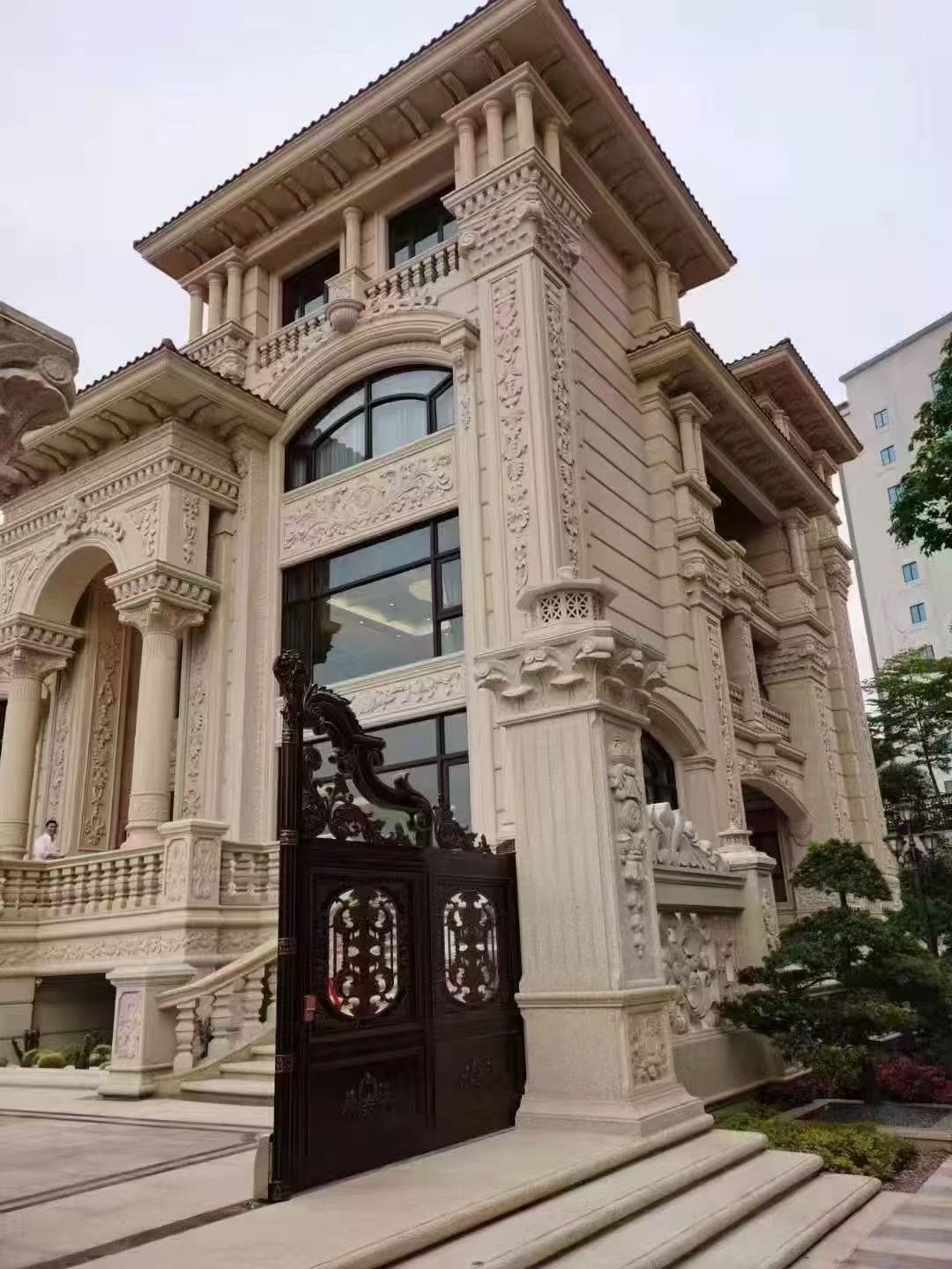 渭南 黄金麻花岗岩别墅外墙干挂效果展示