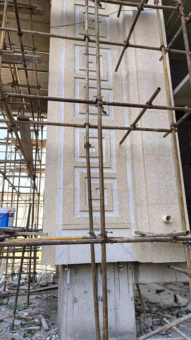 渭南 黄金麻花岗岩别墅外墙干挂回纹造型效果