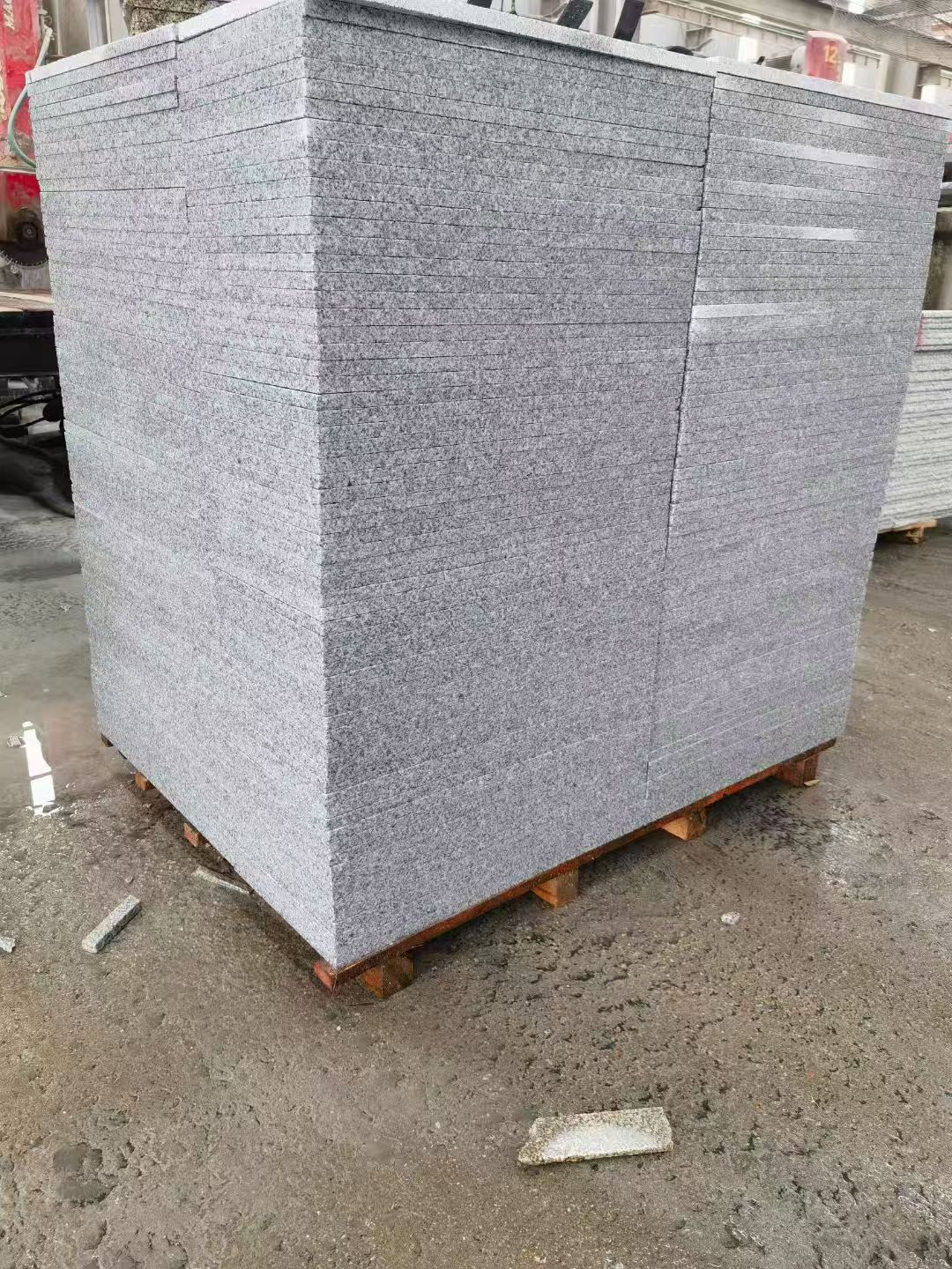 渭南 芝麻白火烧面1.8厚300*600地铺石，尺寸标准，厚薄均匀