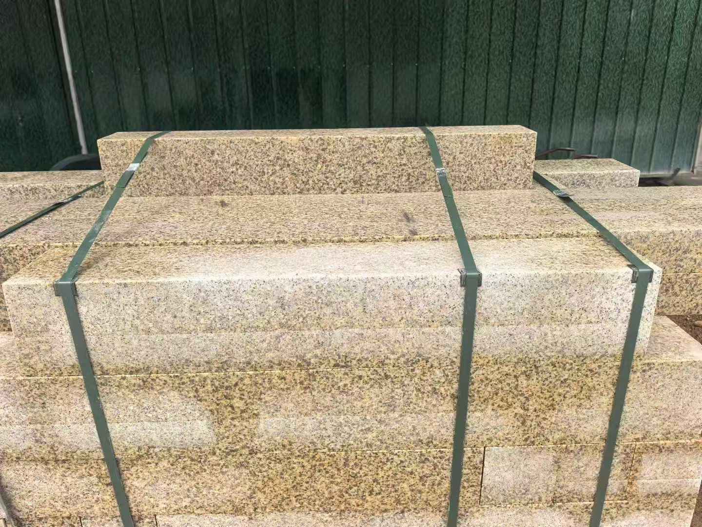 渭南 黄金麻花岗岩石材机切面栏杆料半成品