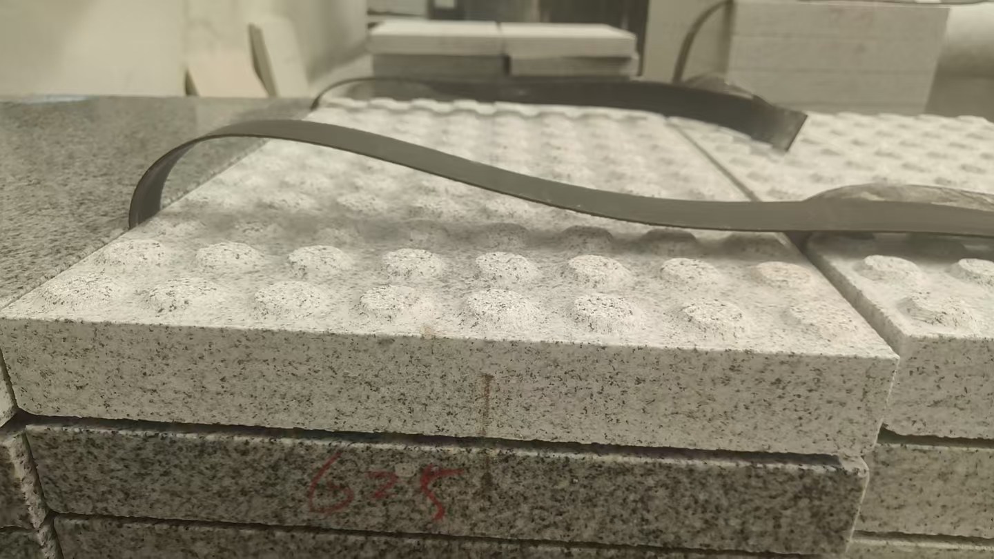 渭南 芝麻白花岗岩6.0公分荔枝面五轴加工雕刻盲点