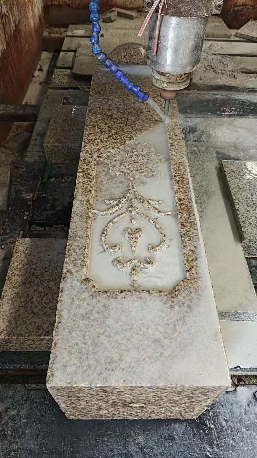 渭南 黄金麻花岗岩异形加工雕刻栏杆大柱