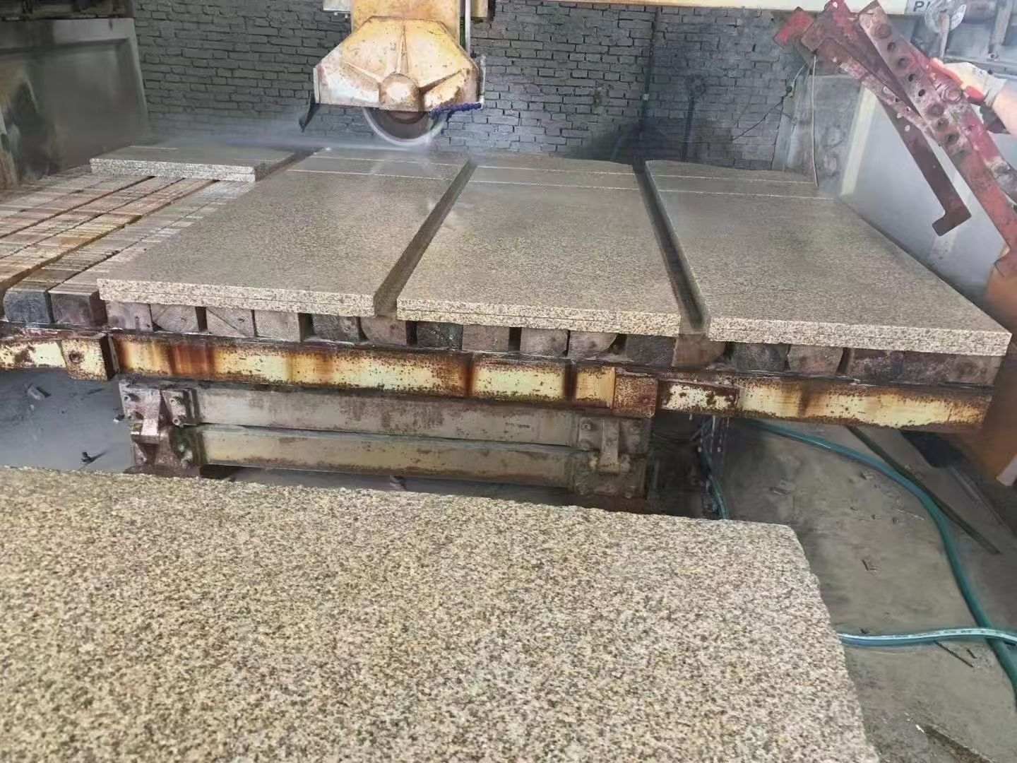 渭南 黄金麻荔枝面成品板加工