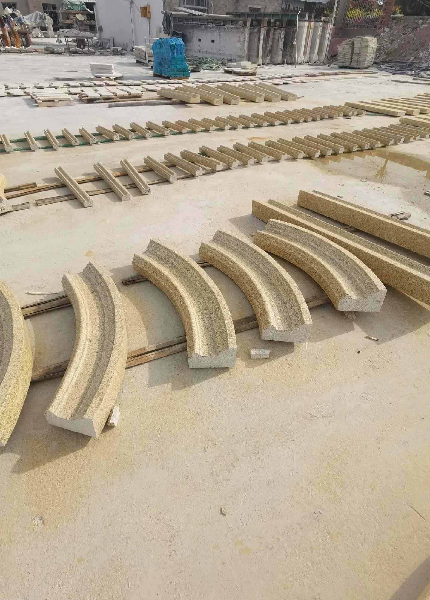 渭南 黄金麻花岗岩别墅线条