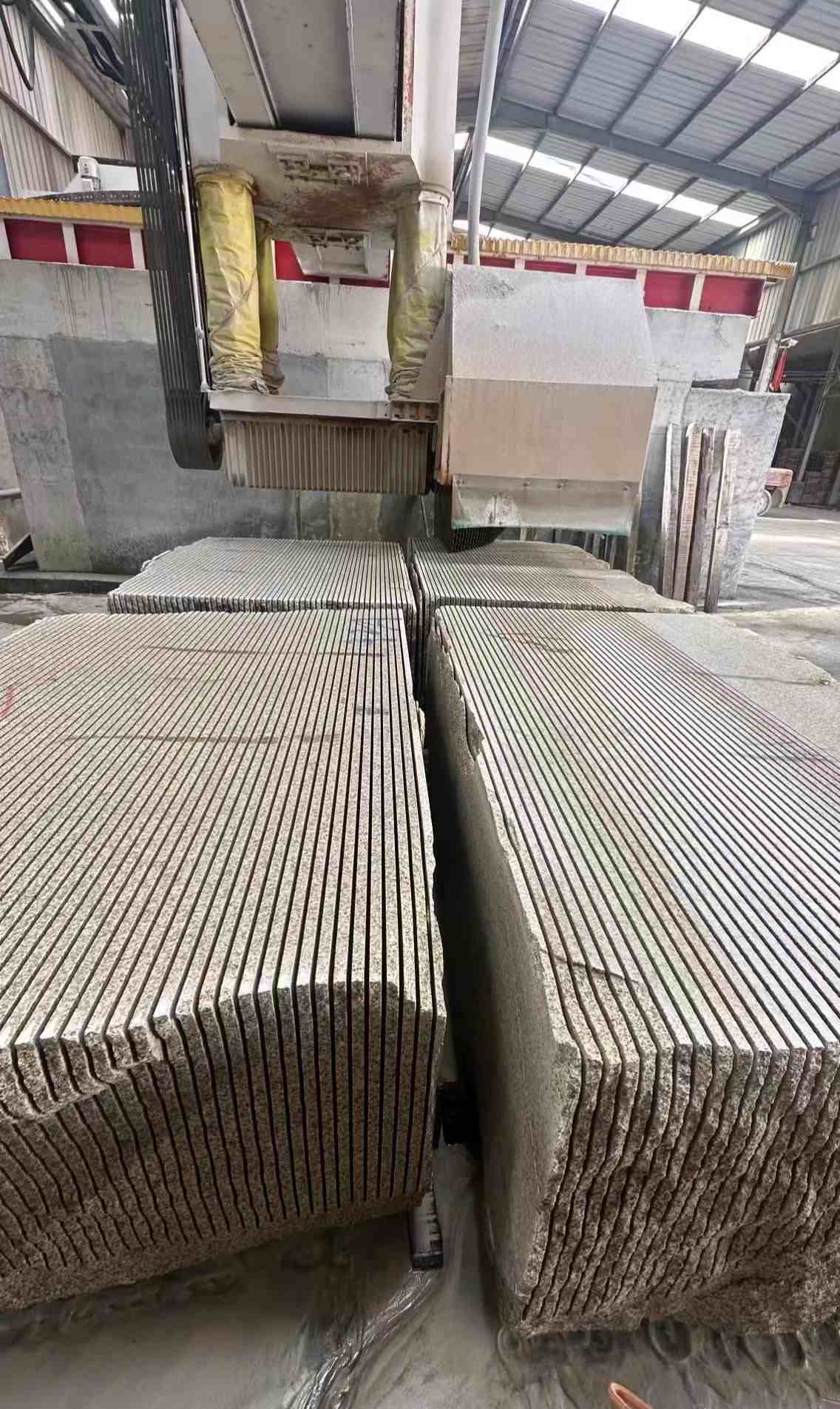 渭南 车间生产日常，黄金麻白麻花岗岩