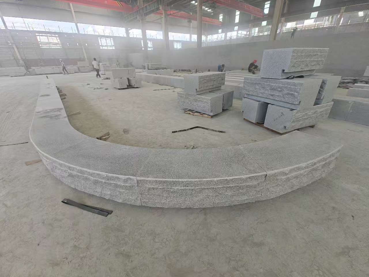 渭南 芝麻白异形坐凳，自然面光面弧形加工