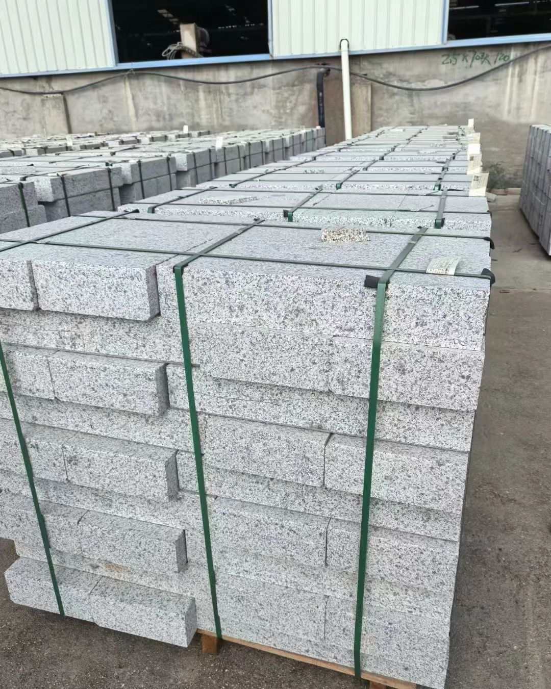 渭南 白麻花岗岩路沿石，弧形路沿石，道牙石，马路牙子，界石，路缘石，平沿石，直岩石，平缘石等