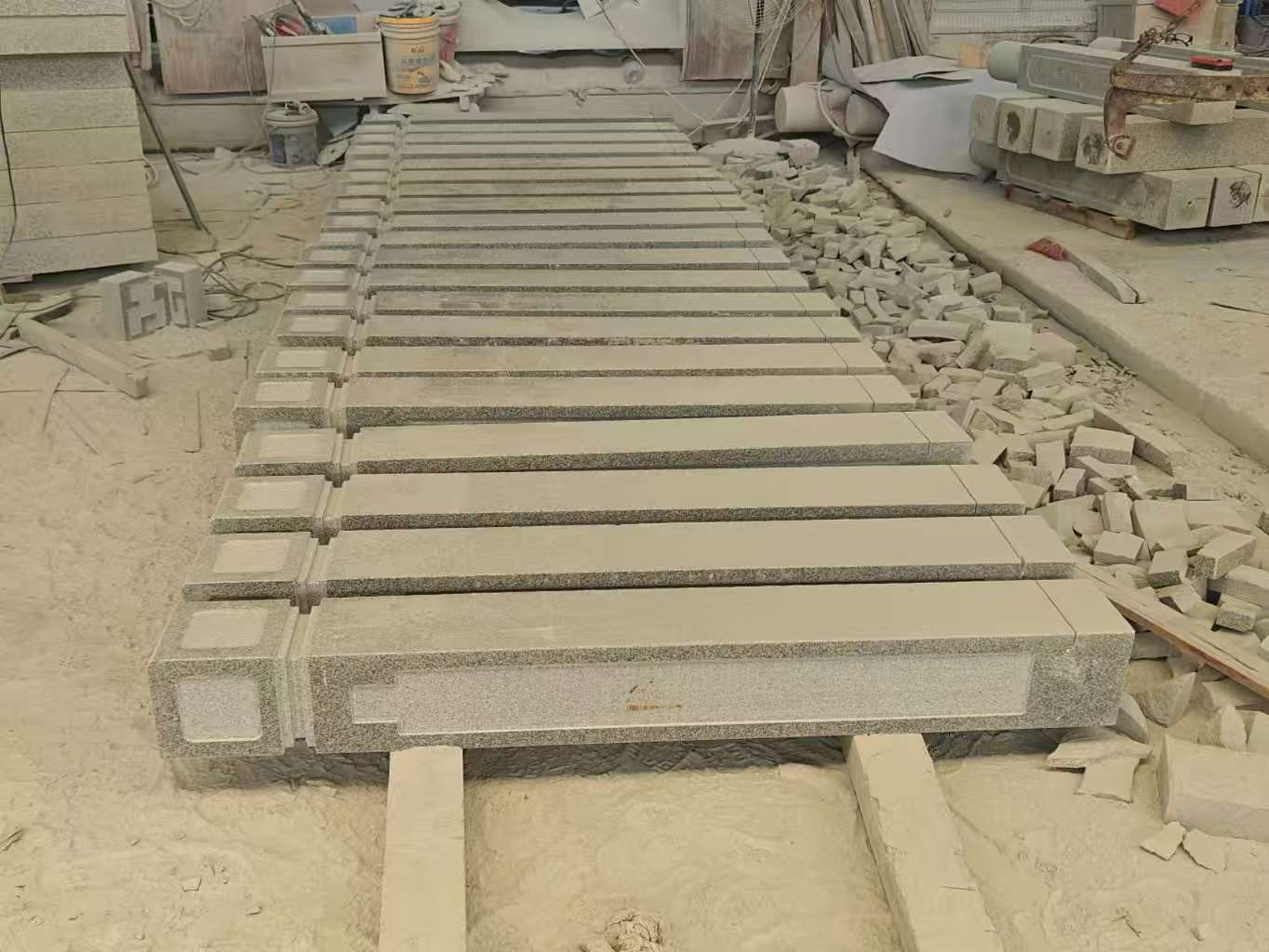 渭南 芝麻白异形加工雕刻-栏杆大柱，方柱